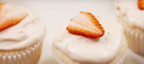 Best strawberry Champagne mimosa cupcakes