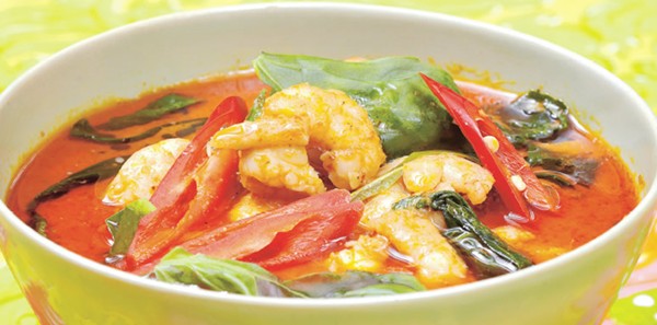 Betty's quick prawn red curry