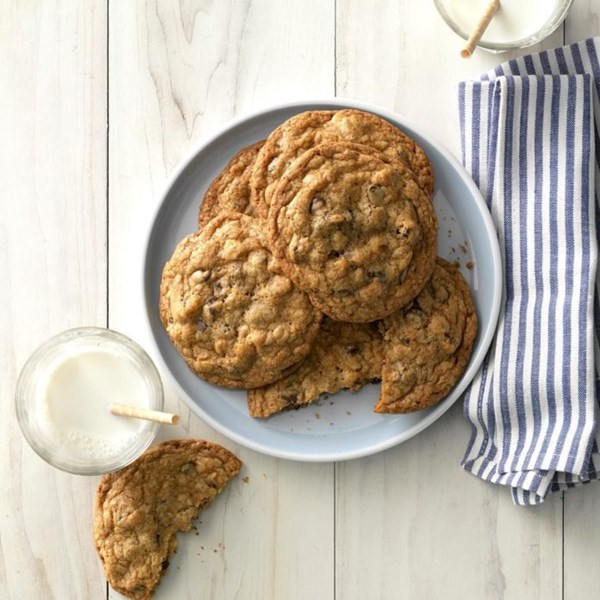 Big & buttery chocolate chip cookies