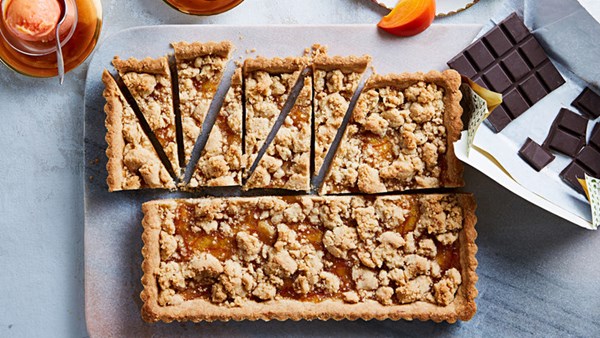 Big almond-orange-ginger cookie