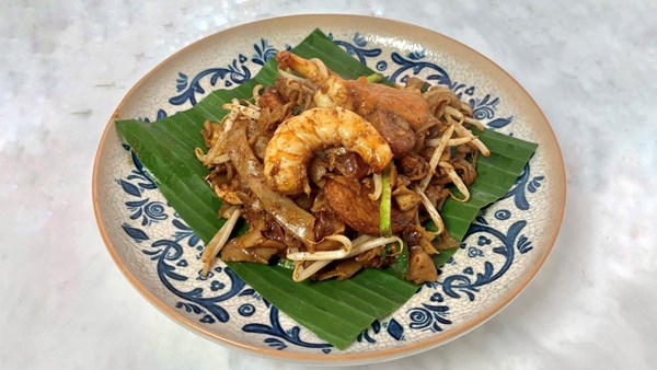 Big fat noodles (Char kuay teow)