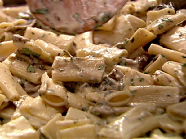 Big pasta with mushroom, parsley, garlic and thyme