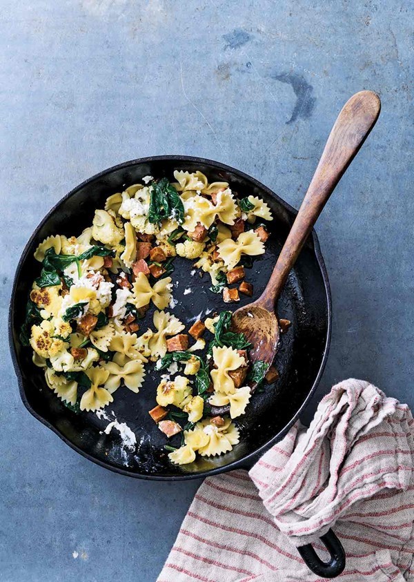 Big skillet cauliflower pasta