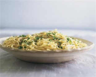 Bigoli con salsa (pasta with anchovy sauce)