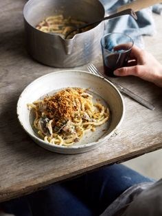 Bigoli with sardines (Bigoli con le sardelle)