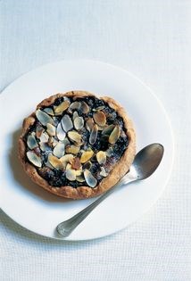 Bilberry and almond tart (Tarte myrtilles et amandes)