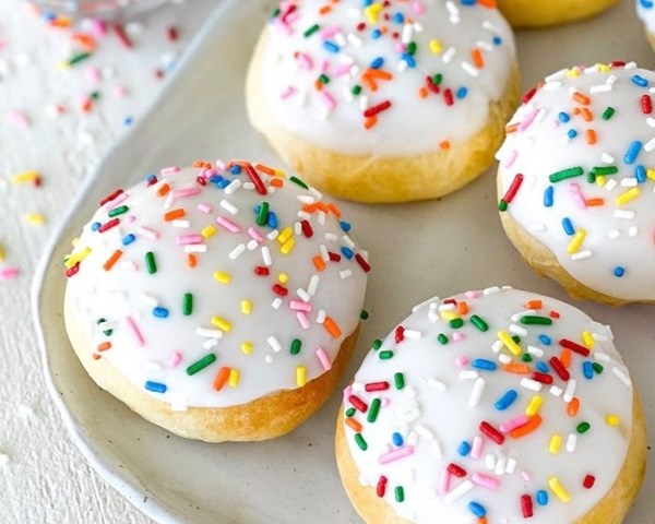 Birthday brioche buns