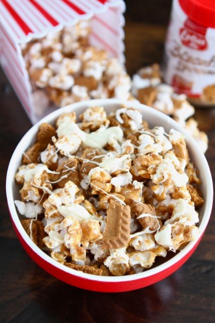 Biscoff cookie popcorn with white chocolate