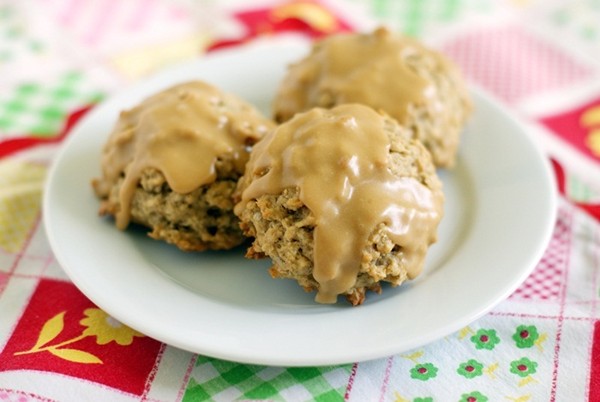 Biscoff-glazed soft oatmeal cookies