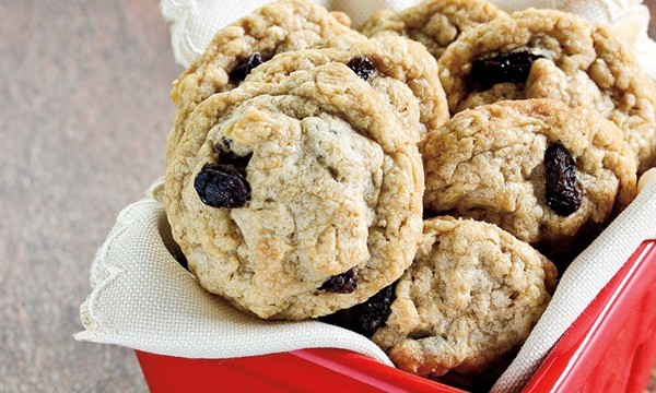 Biscoff oatmeal raisin cookies