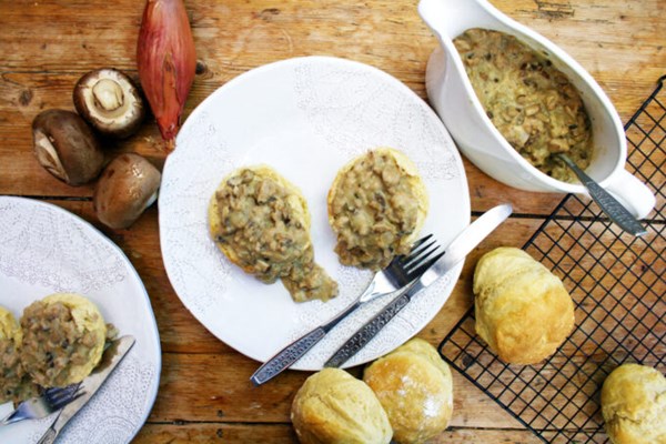 Biscuits & vegan sausage gravy