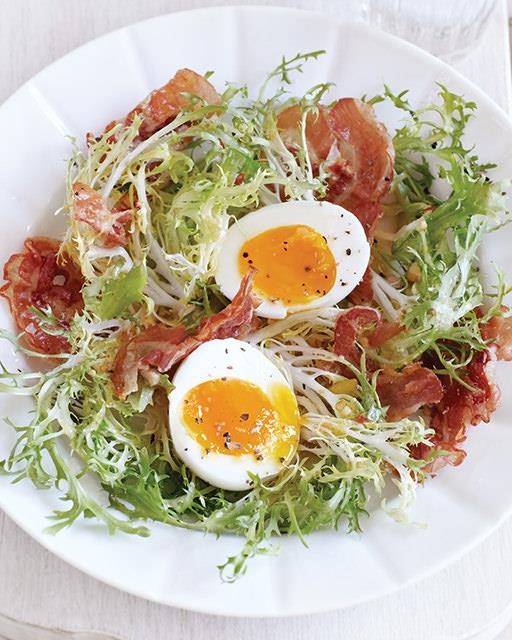 Bistro salad with pancetta