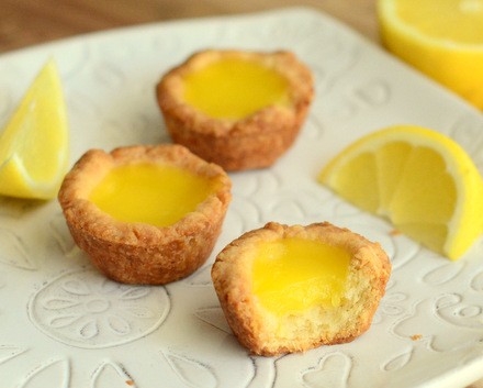 Bite-sized lemon curd tarts