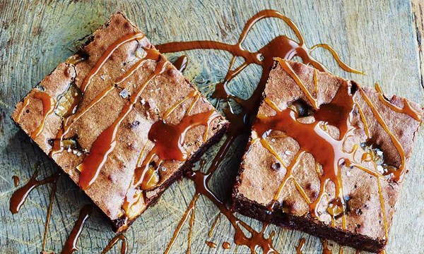 Bitter chocolate, fudge and sea salt brownie 