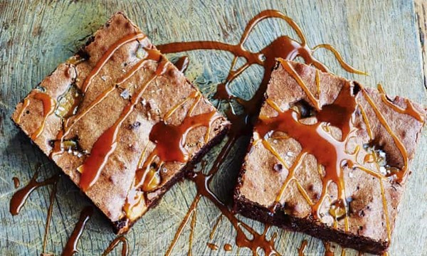 Bitter chocolate, fudge and sea salt brownie