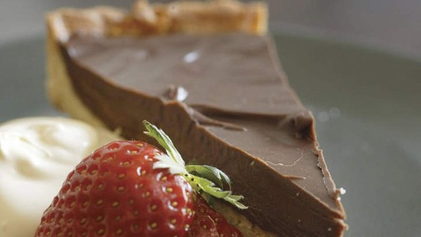 Bitter chocolate tart with Baileys