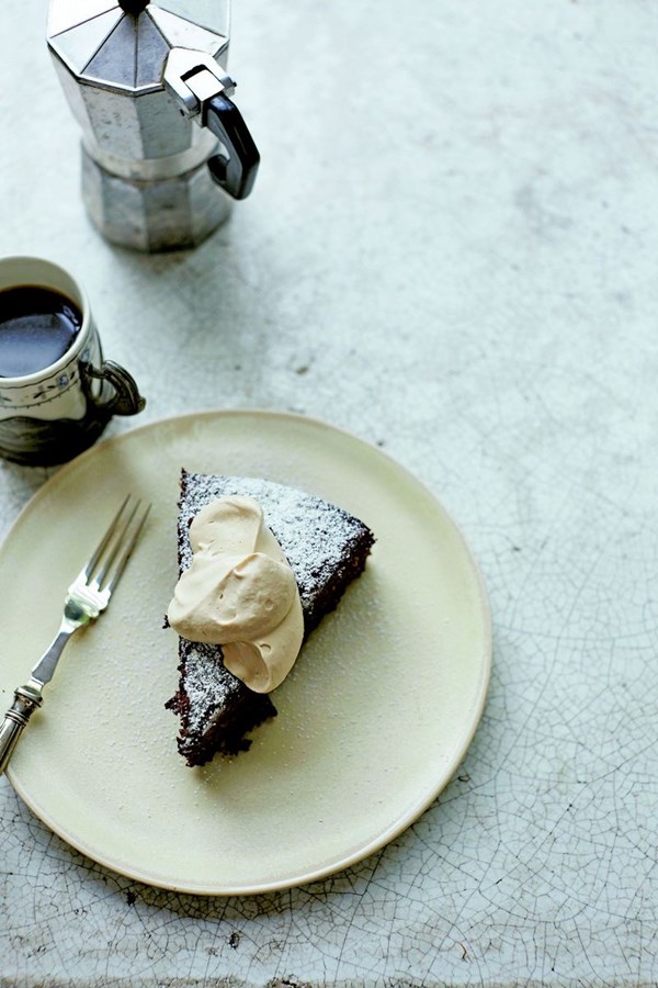 Bitter flourless chocolate cake with coffee cream