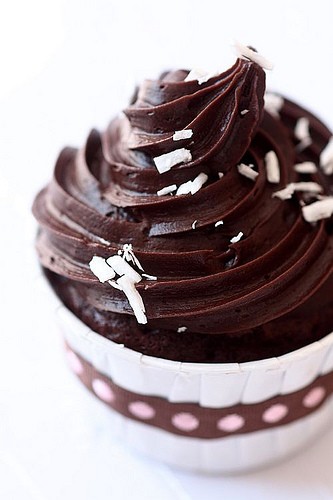 Bittersweet chocolate and cardamom cupcakes