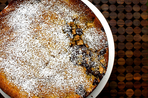 Bittersweet chocolate and pear cake