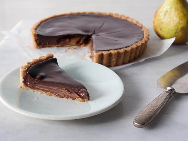Bittersweet chocolate and pear tart