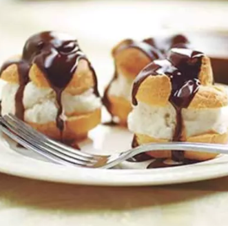 Bittersweet chocolate sauce