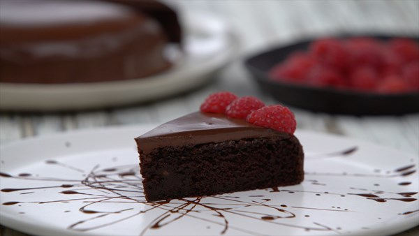 Bittersweet ganache: glazed chocolate torte to live for