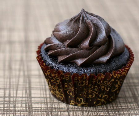 Black & gold dark chocolate caramel cupcakes