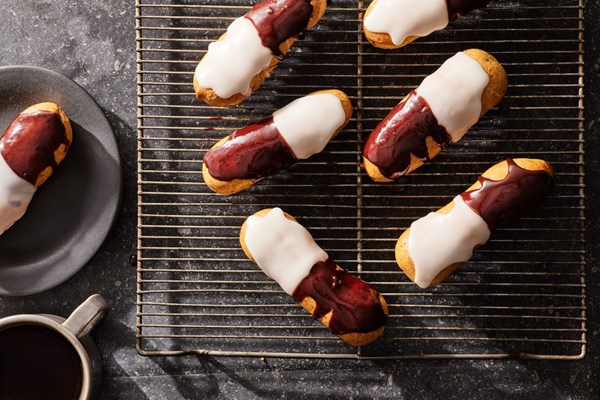 Black & white éclairs