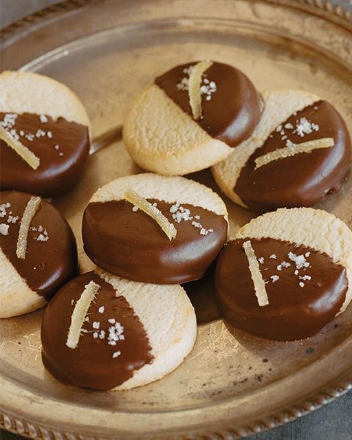 Black & white shortbread cookies with sea salt & candied ginger