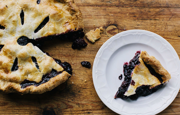 Black and blue berry pie