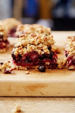Black and blue oat bars