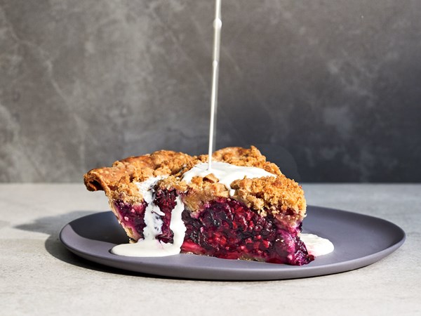 Black-and-blue pie with brown sugar crumb