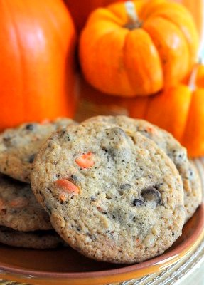Black and orange Halloween chocolate chip cookies