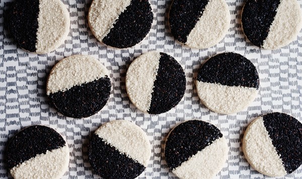 Black and white sesame seed cookies