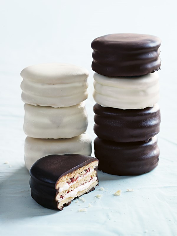 Black and white wagon wheels