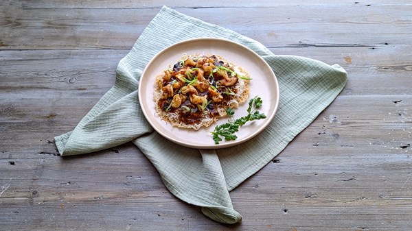 Black bean & chilli prawns with crisp noodles
