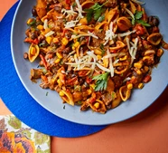 Black bean & spicy beef pasta