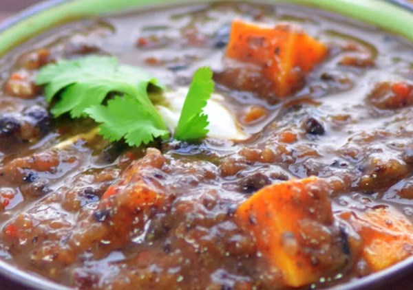 Black bean soup with sweet potatoes 