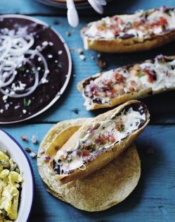 Black bean toast (Molletes)