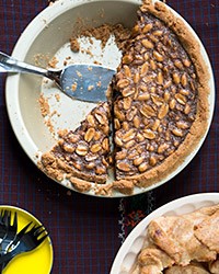 Black-bottom peanut pie