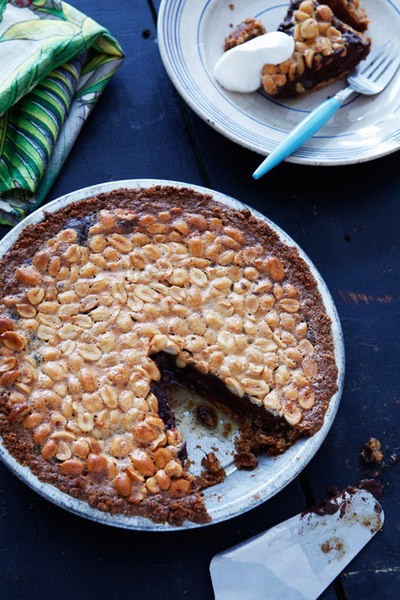Black bottom-peanut pie