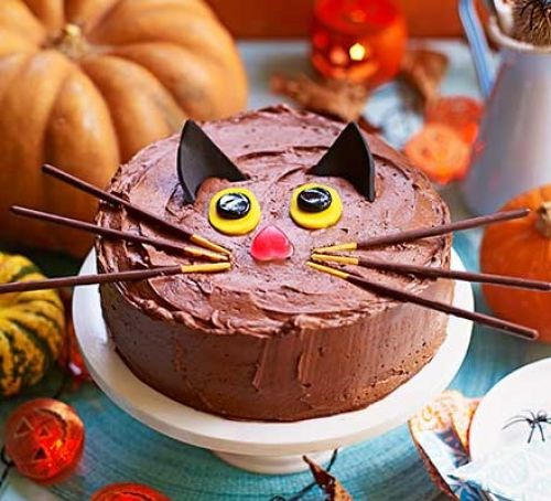 Black cat cake