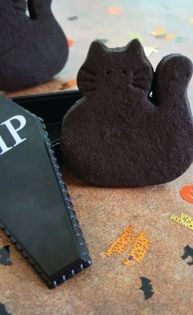 Black cat cookies
