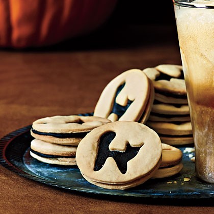 Black cat sandwich cookies