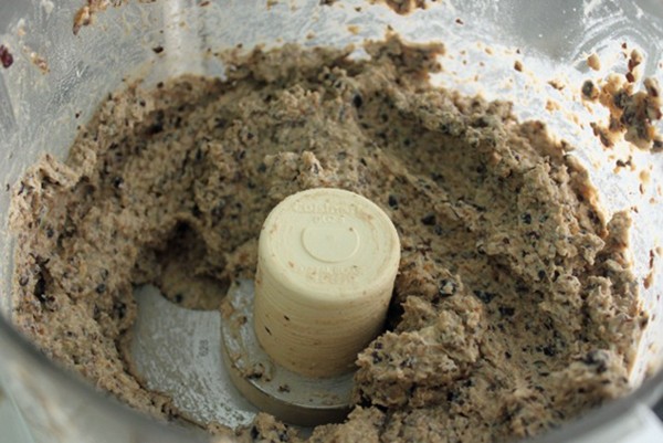 Black chickpea hummus