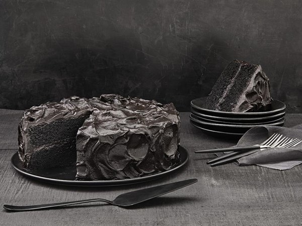 Black chocolate cake 