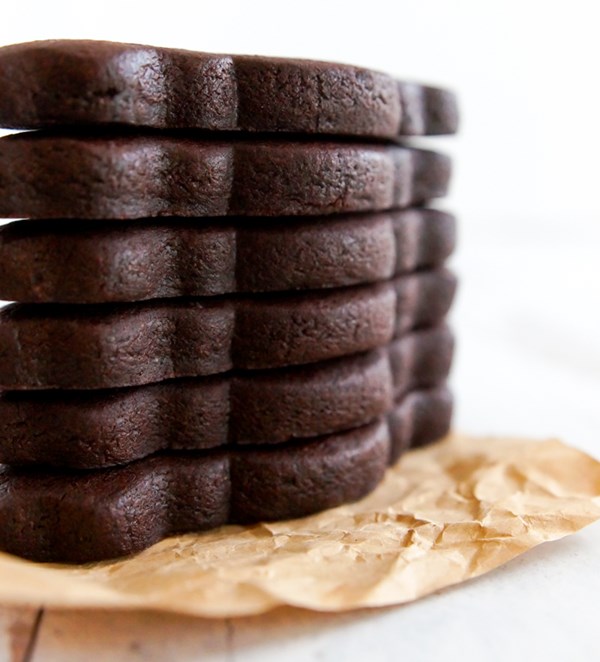  Black cocoa chocolate cut-out cookies 