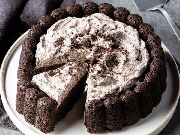 Black cocoa cookies and cream cake