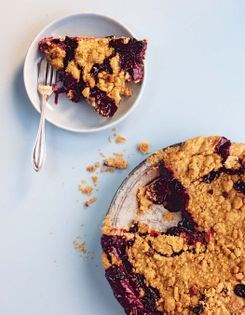 Black currant pie