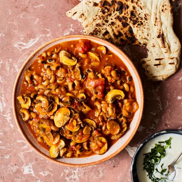 Black-eyed bean and mushroom curry (Roungy mushroom curry)